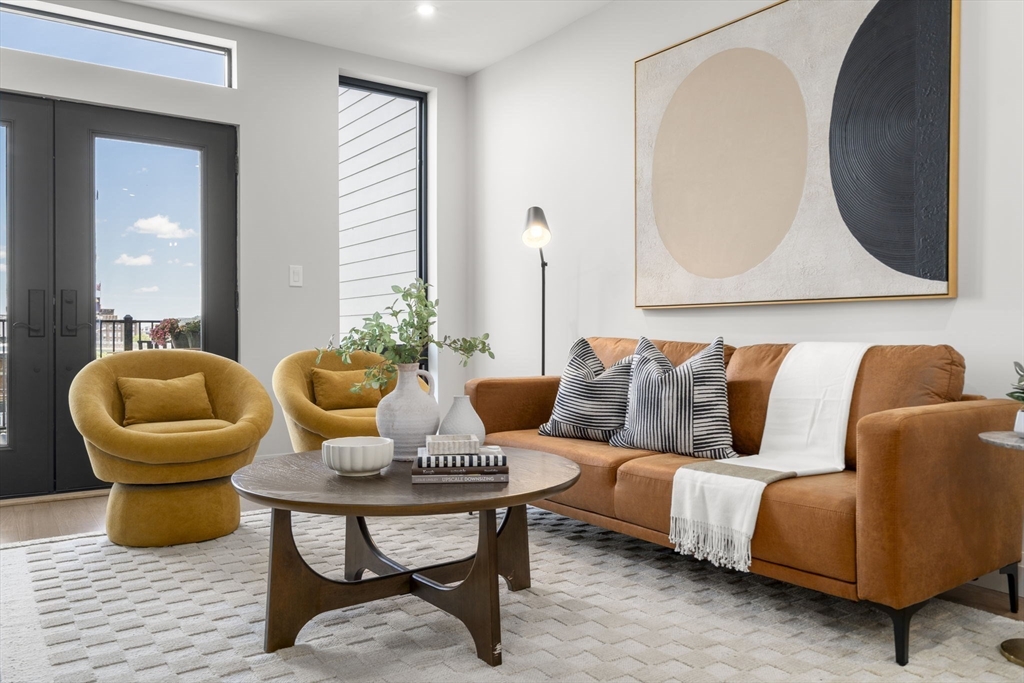 100 Lincoln Street 206