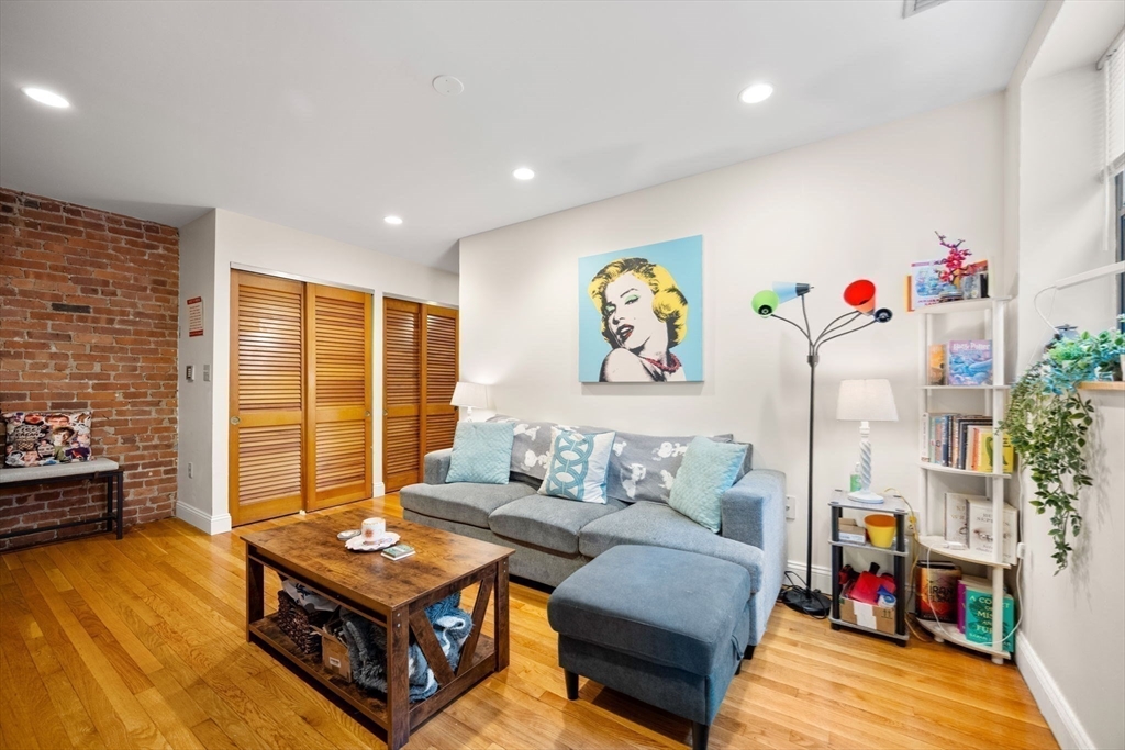 95 Gainsborough Street 307