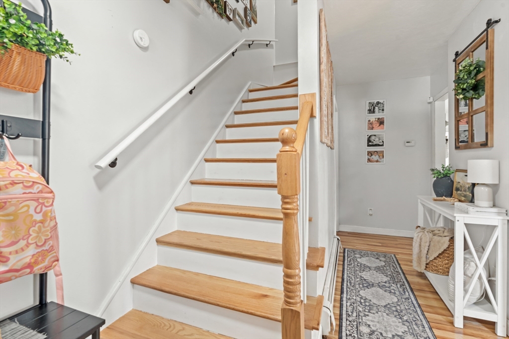 56 Middle Street Ln