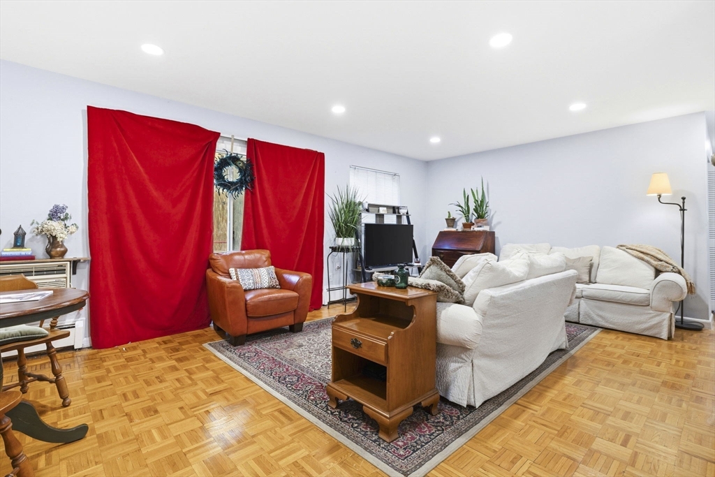 11 Longwood Dr 7