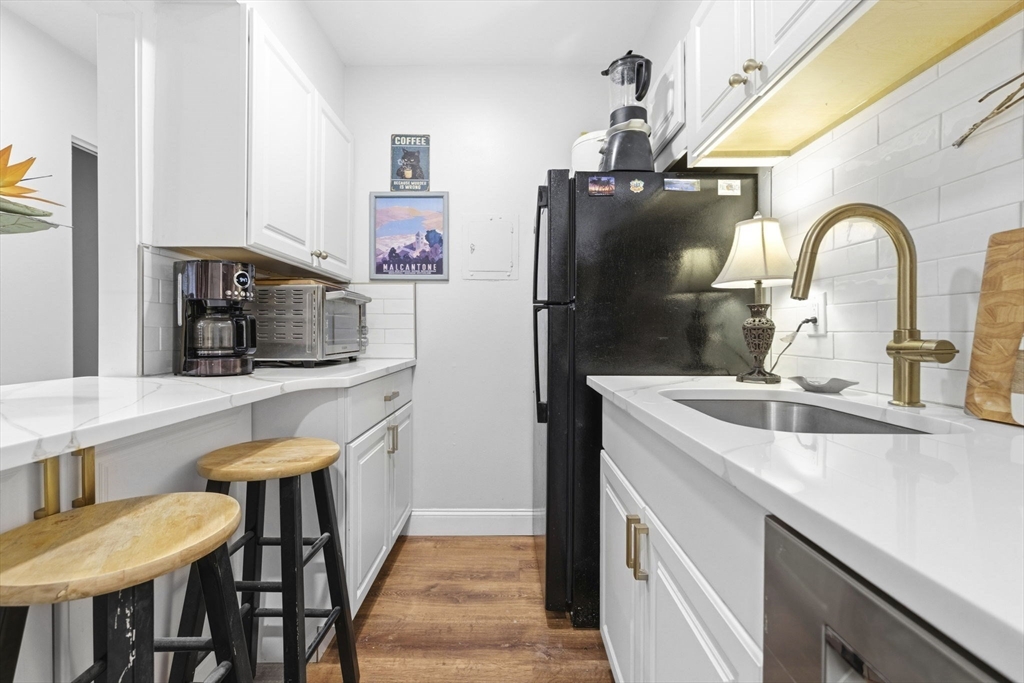 11 Longwood Dr 7