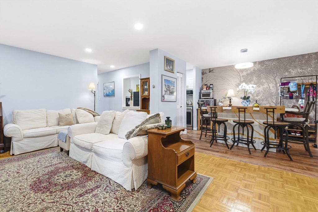11 Longwood Dr 7