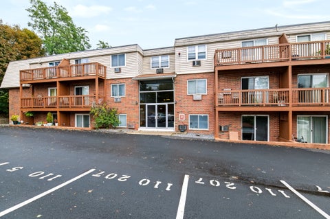 Photo of 110 Boston Post Rd E Rd #5, Marlborough, MA 01752 (MLS # 73586094)