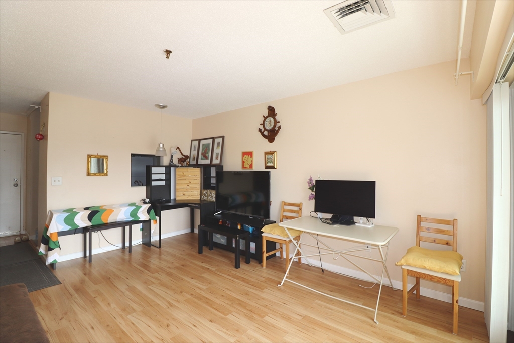 133 Commander Shea Blvd 219