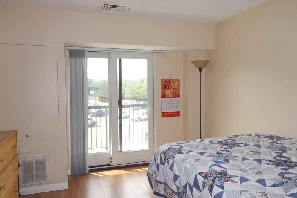133 Commander Shea Blvd 219