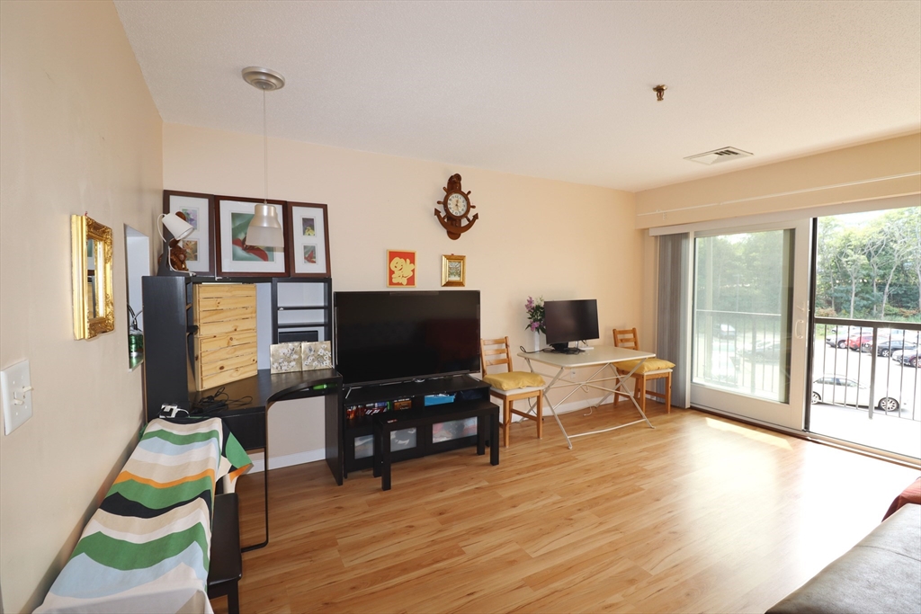 133 Commander Shea Blvd 219