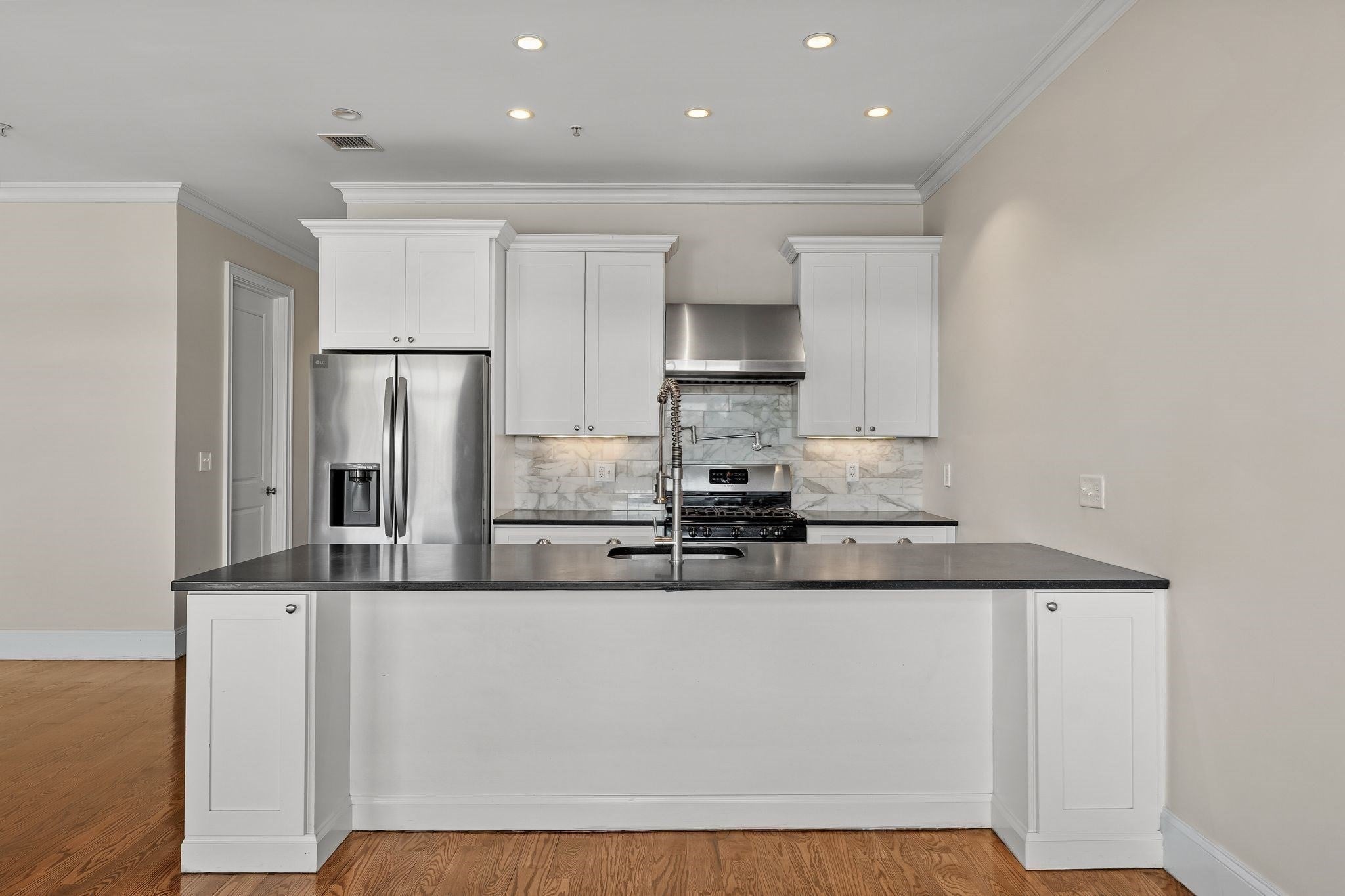374-378 W Broadway 3