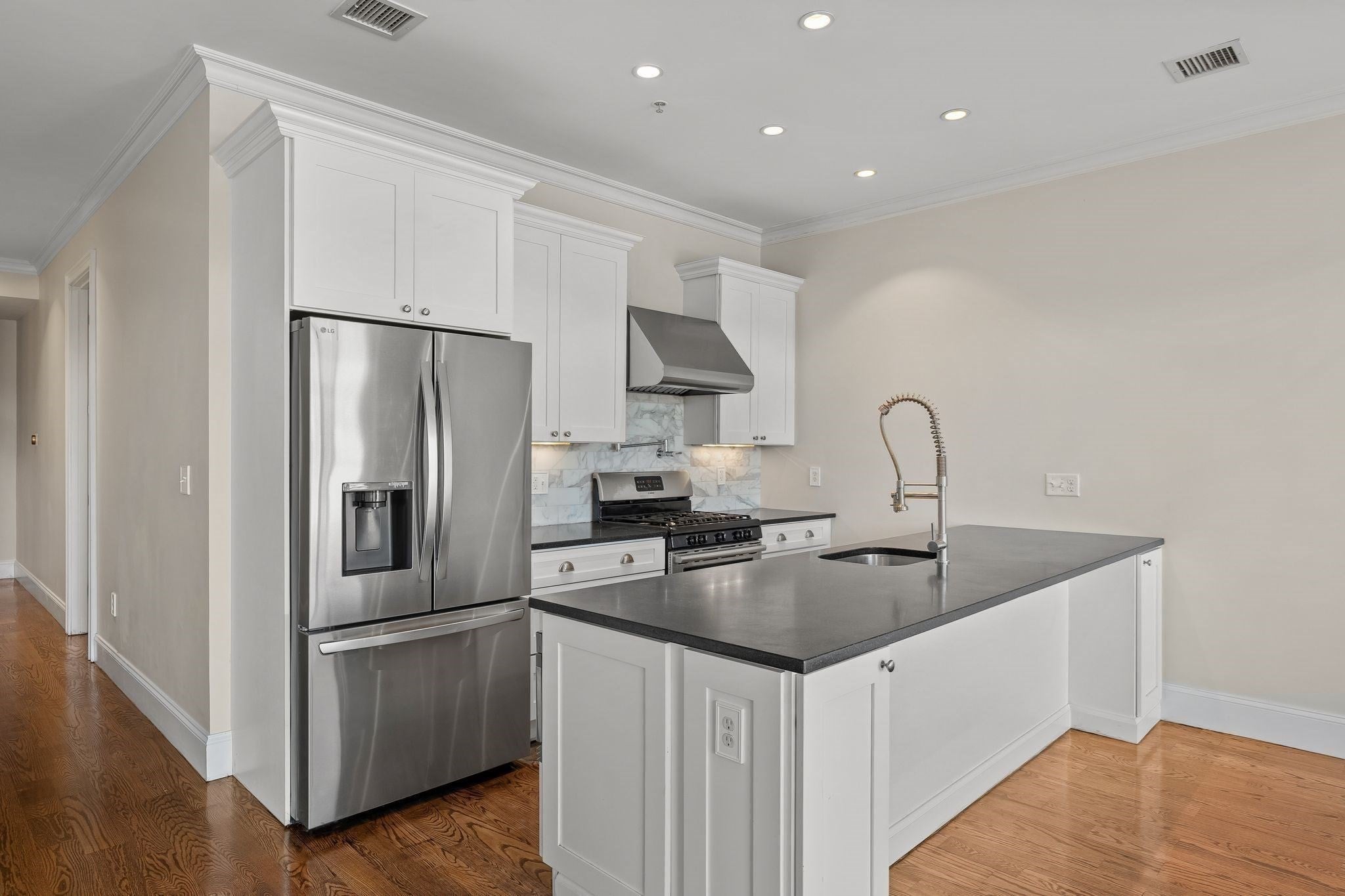 374-378 W Broadway 3