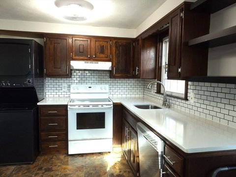 Photo of 28 Greenwich St #2, Attleboro, MA 02703 (MLS # 73451342)