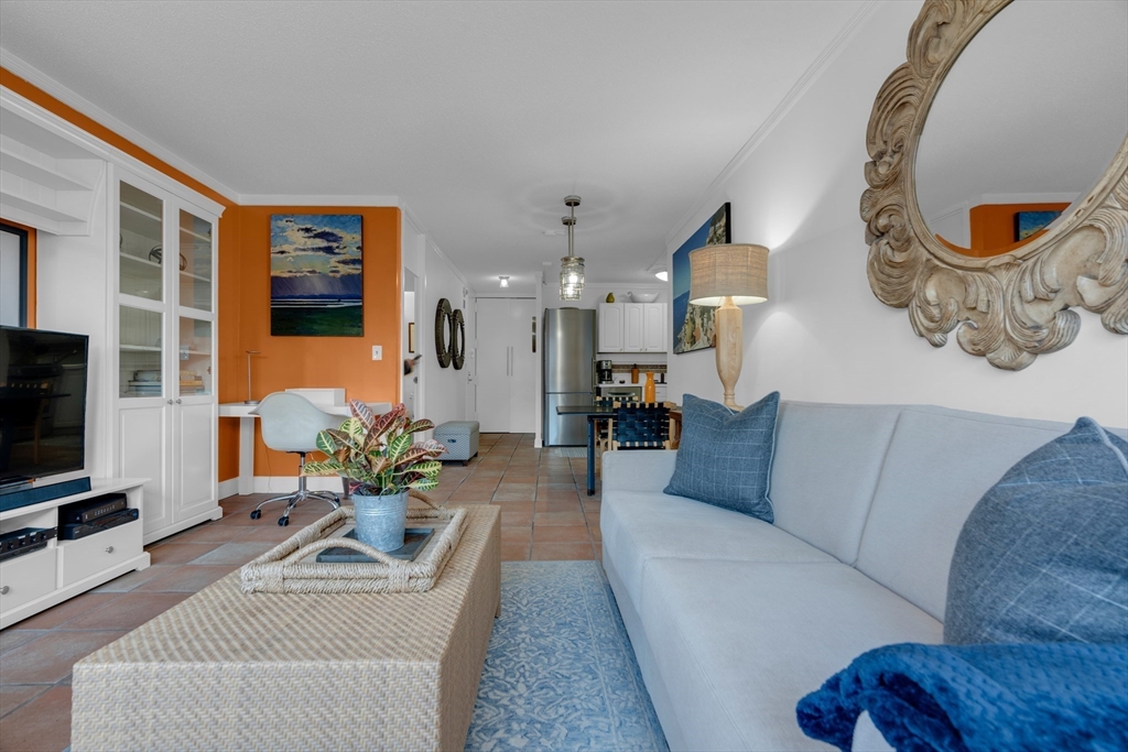 65 E India Row 8A