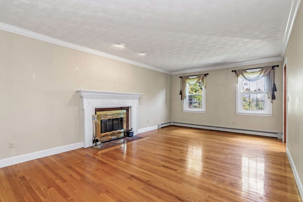 9 Holstein Dr