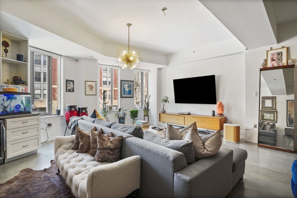 1313 Washington St 215