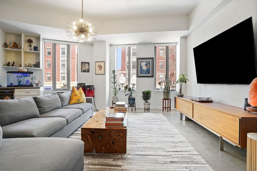 1313 Washington St 215