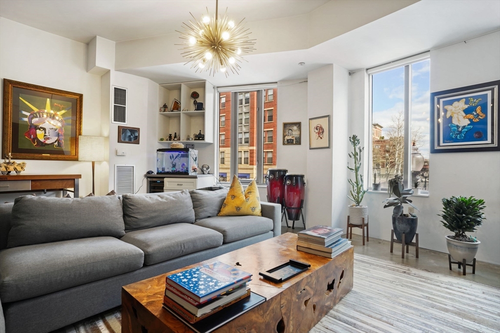 1313 Washington St 215