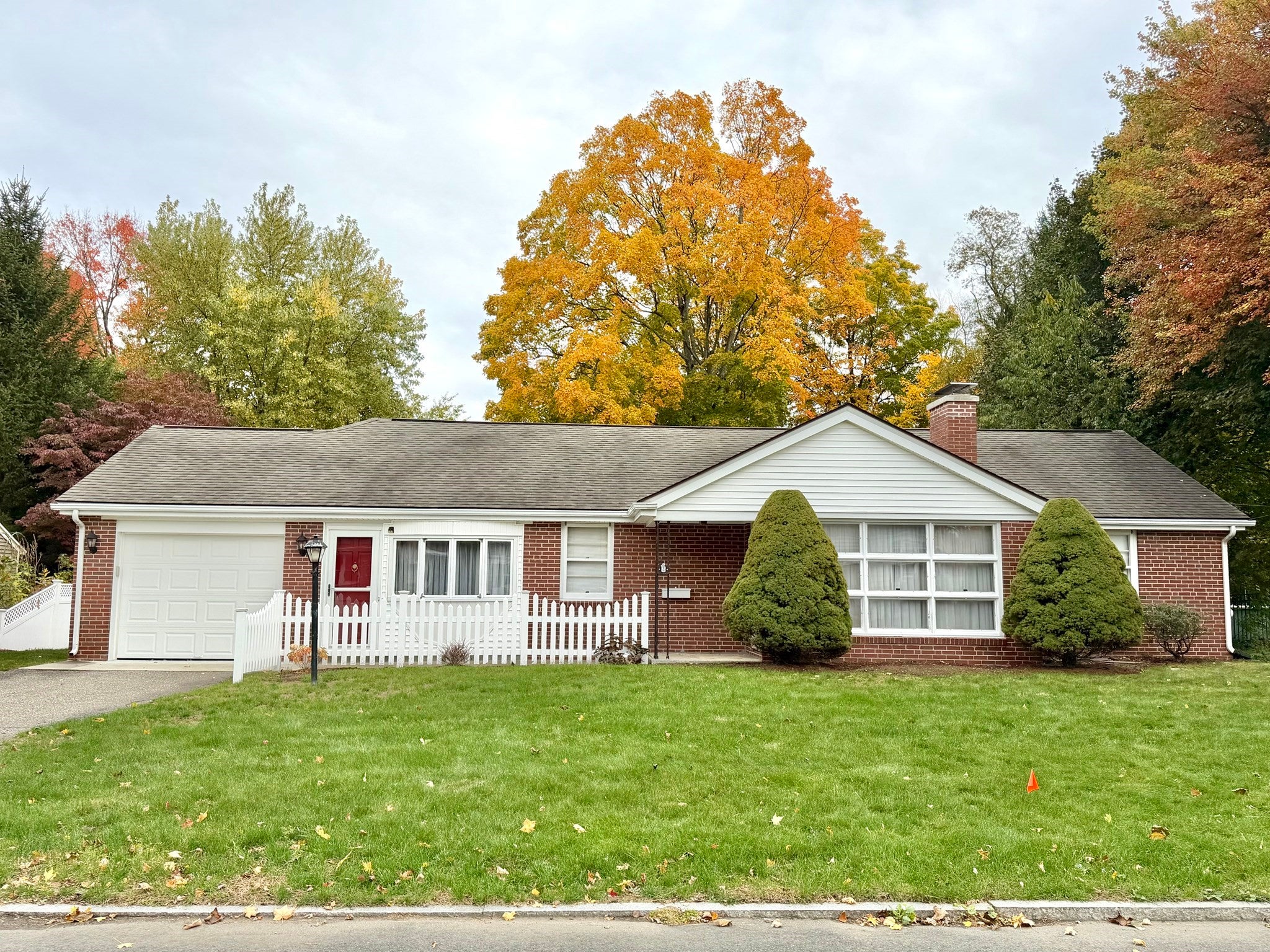 Photo of 33 Birchland Ave, Springfield, MA