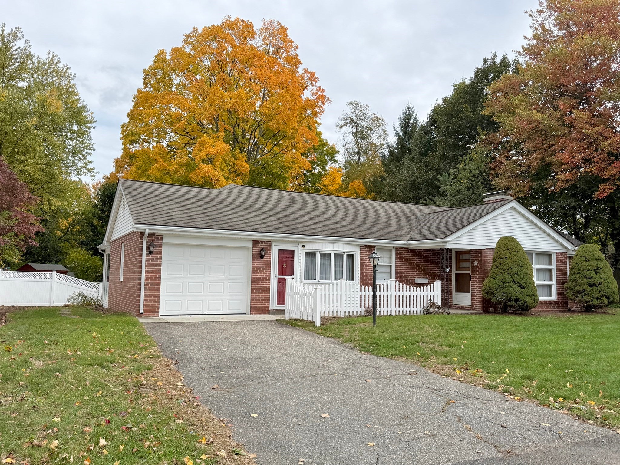 33 Birchland Ave, Springfield, MA Photo #2