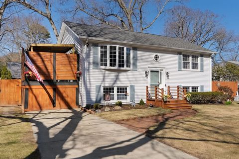 51 Cove Ave Barrington RI 02806