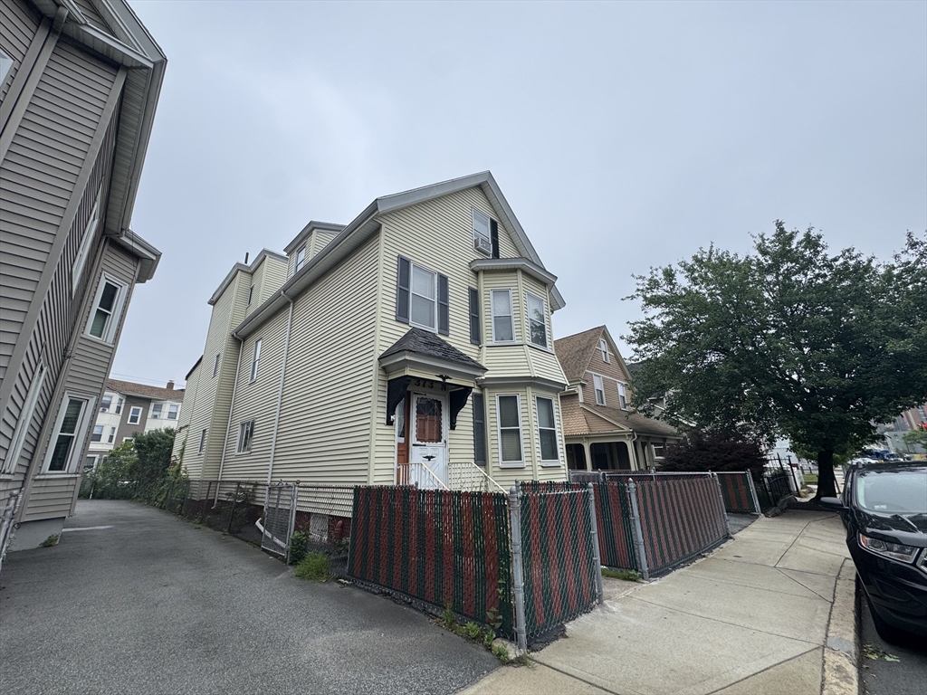 373 Medford St