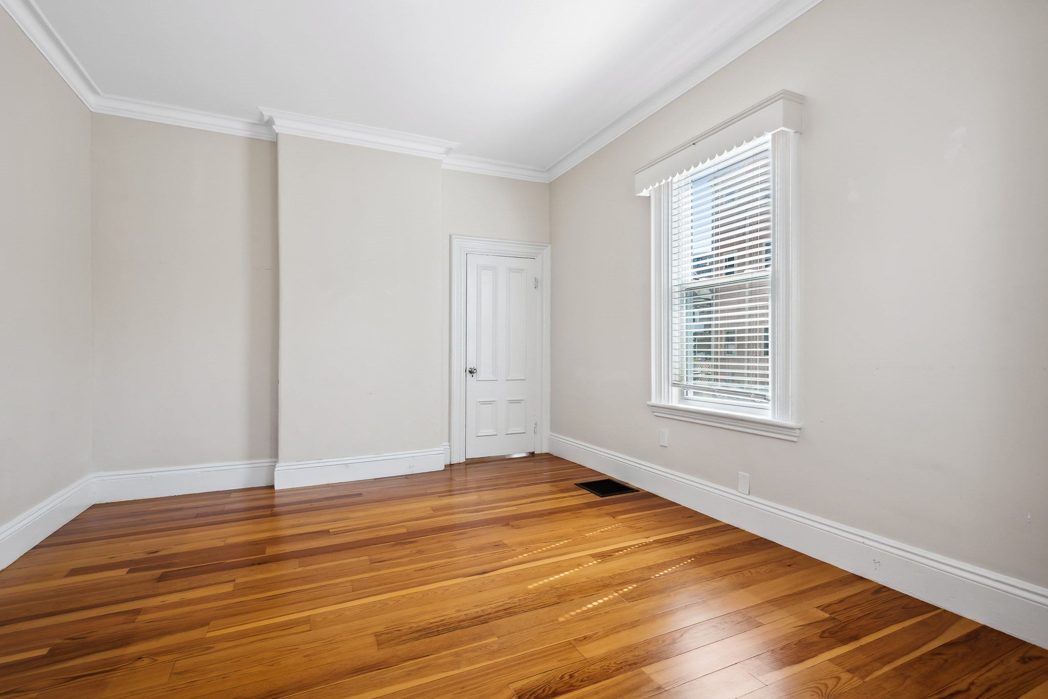 40 Humphreys St, Boston, MA Photo #14