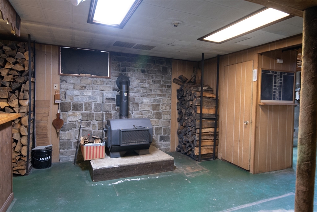 28 Lafayette St, Amesbury, MA Photo #32
