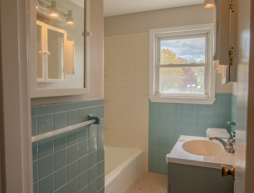 28 Lafayette St, Amesbury, MA Photo #22