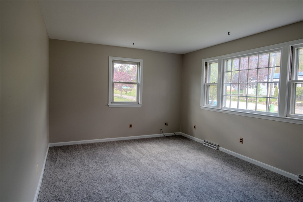 28 Lafayette St, Amesbury, MA Photo #17