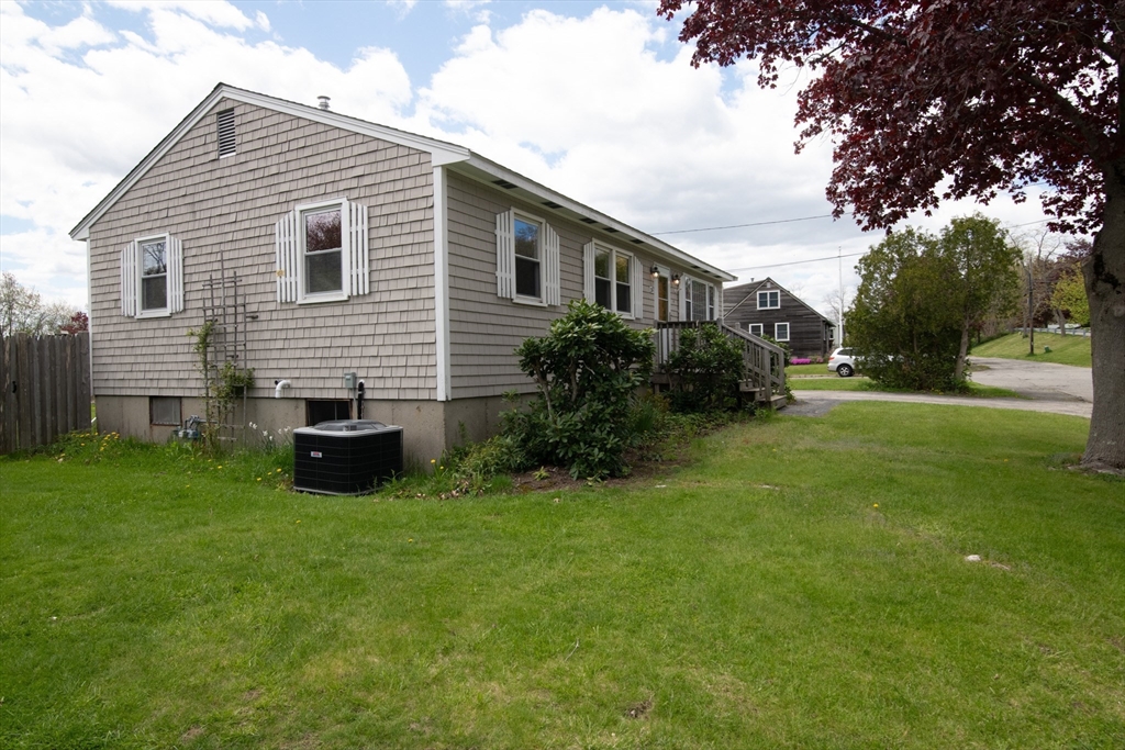 28 Lafayette St, Amesbury, MA Photo #2