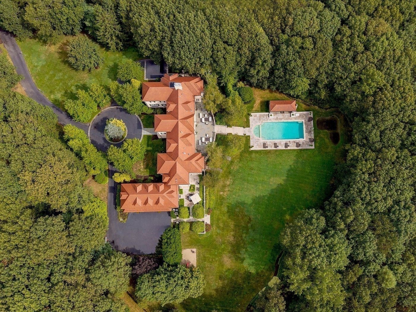 18 Longmeadow Drive