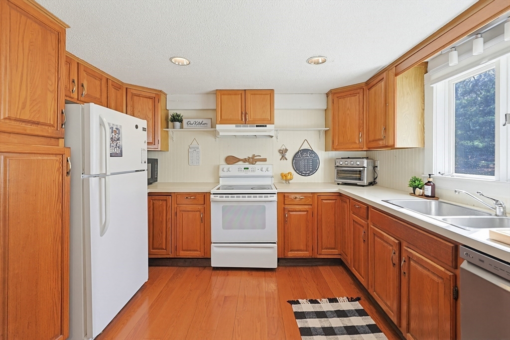 6 Hillside Road