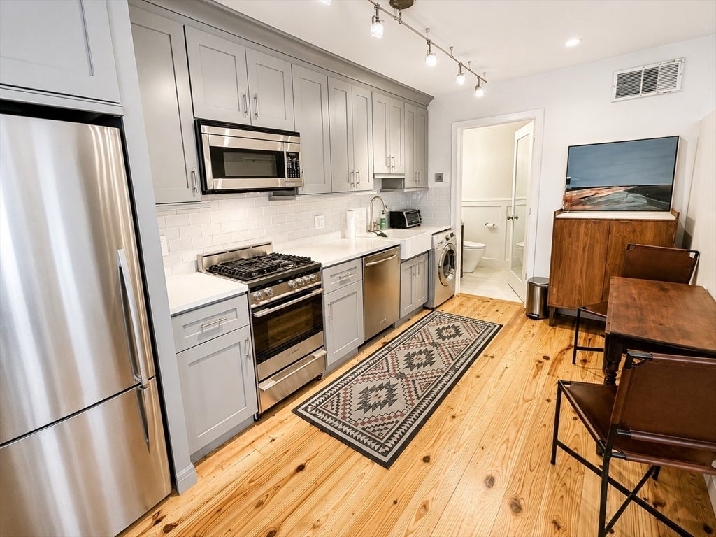 136 Arlington St #2, Boston, MA Photo #3