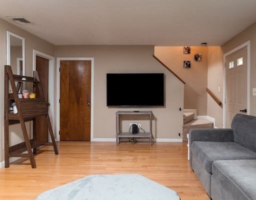 489 Turnpike Street 2-3