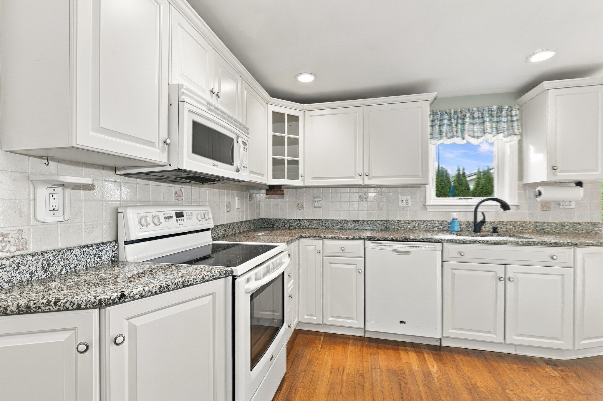 8 Walsh Ave, Stoneham, MA Photo #24