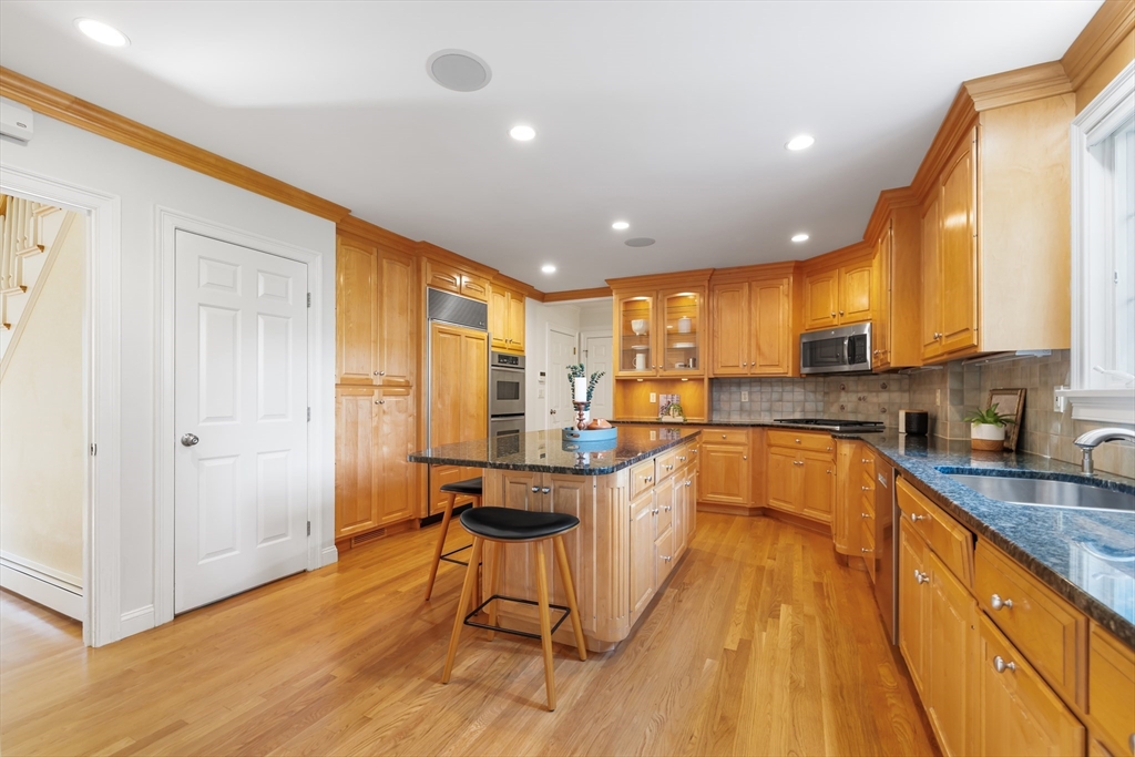 Needham, Massachusetts 02492, United States, 4 Bedrooms Bedrooms, ,4 BathroomsBathrooms,Residential,Contingent,152649