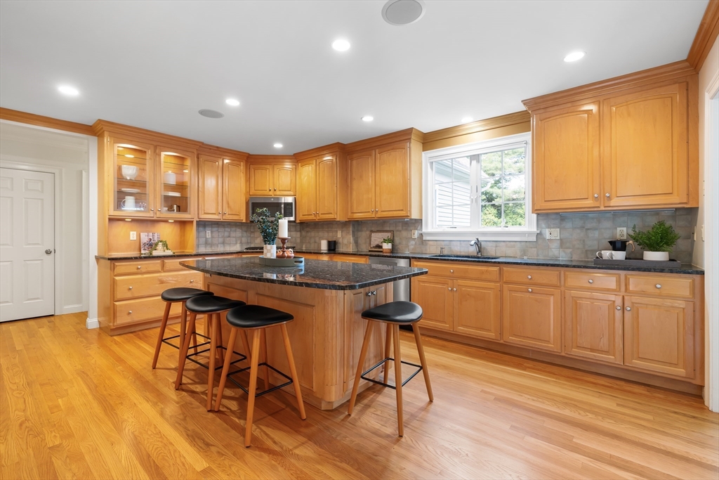 Needham, Massachusetts 02492, United States, 4 Bedrooms Bedrooms, ,4 BathroomsBathrooms,Residential,Contingent,152649