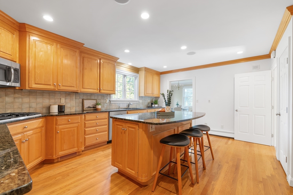 Needham, Massachusetts 02492, United States, 4 Bedrooms Bedrooms, ,4 BathroomsBathrooms,Residential,Contingent,152649