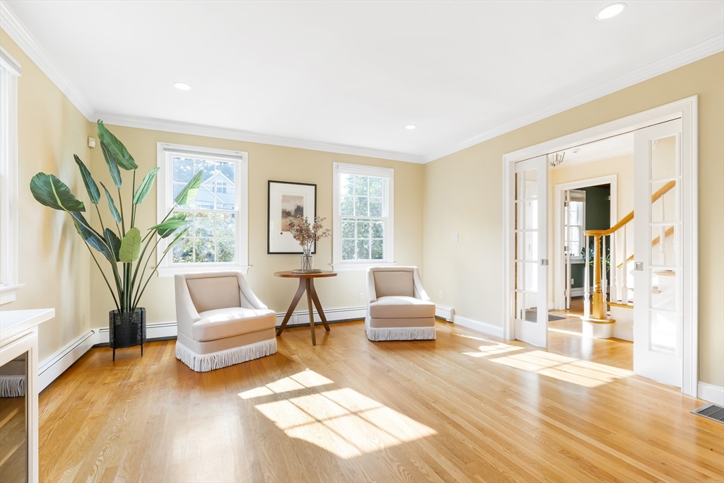 Needham, Massachusetts 02492, United States, 4 Bedrooms Bedrooms, ,4 BathroomsBathrooms,Residential,Contingent,152649