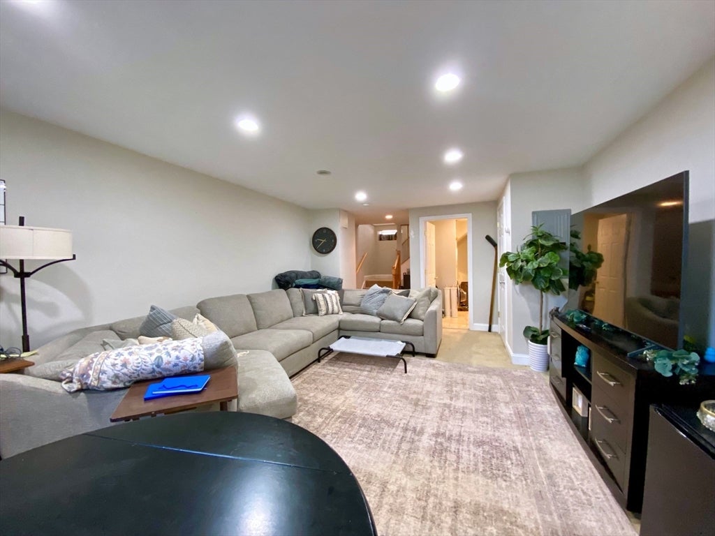 512 East 3rd St #1, Boston, MA Photo #10