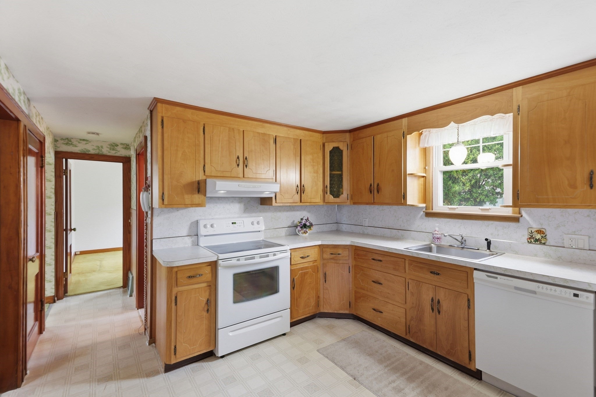 144 Beauregard Terrace, Chicopee, MA, 144 Beauregard Terrace, Chicopee, MA Photo #11