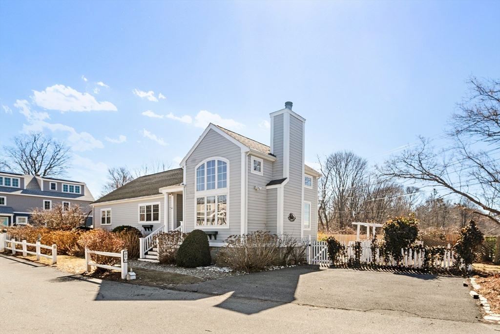 4 Winter Island Rd