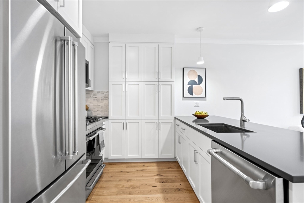 30 Polk St 208