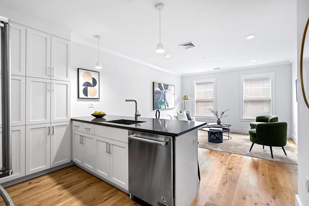 30 Polk St 208