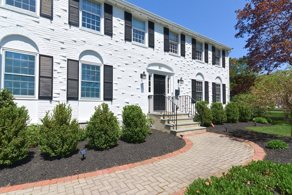 61 Eisenhower Cir