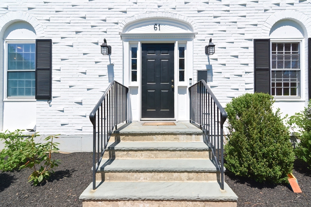 61 Eisenhower Cir