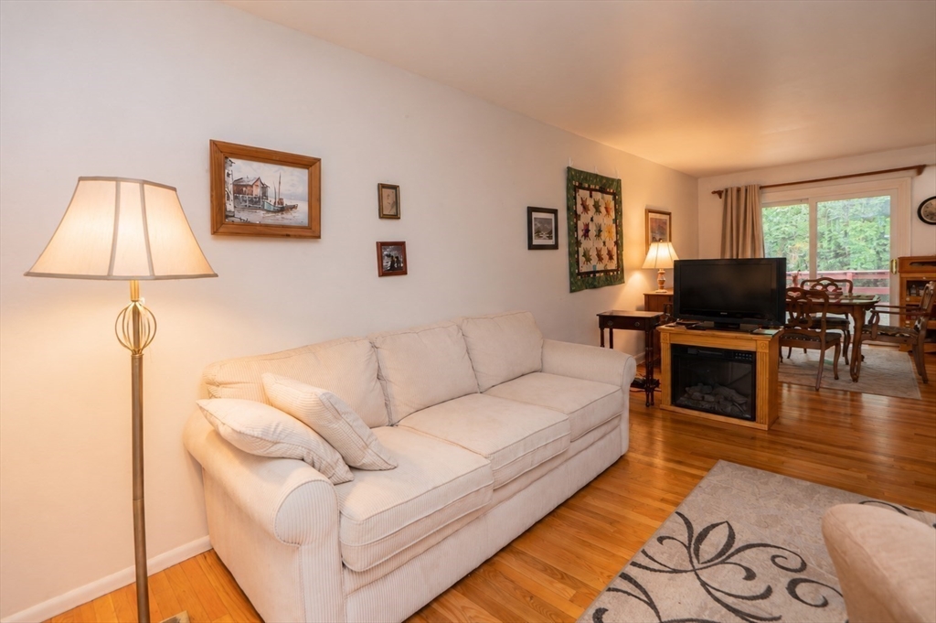 15 Molloy Rd