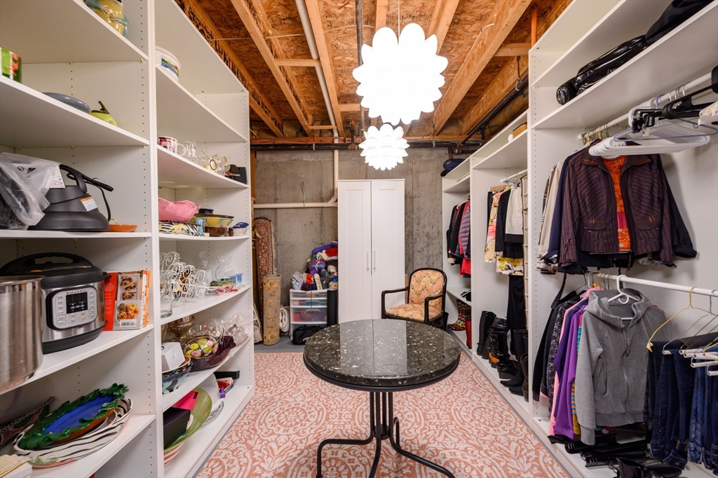 Hingham, Massachusetts 02043, United States, 2 Bedrooms Bedrooms, ,3 BathroomsBathrooms,Residential,Active,229333