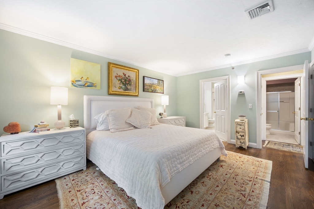 Hingham, Massachusetts 02043, United States, 2 Bedrooms Bedrooms, ,3 BathroomsBathrooms,Residential,Active,229333