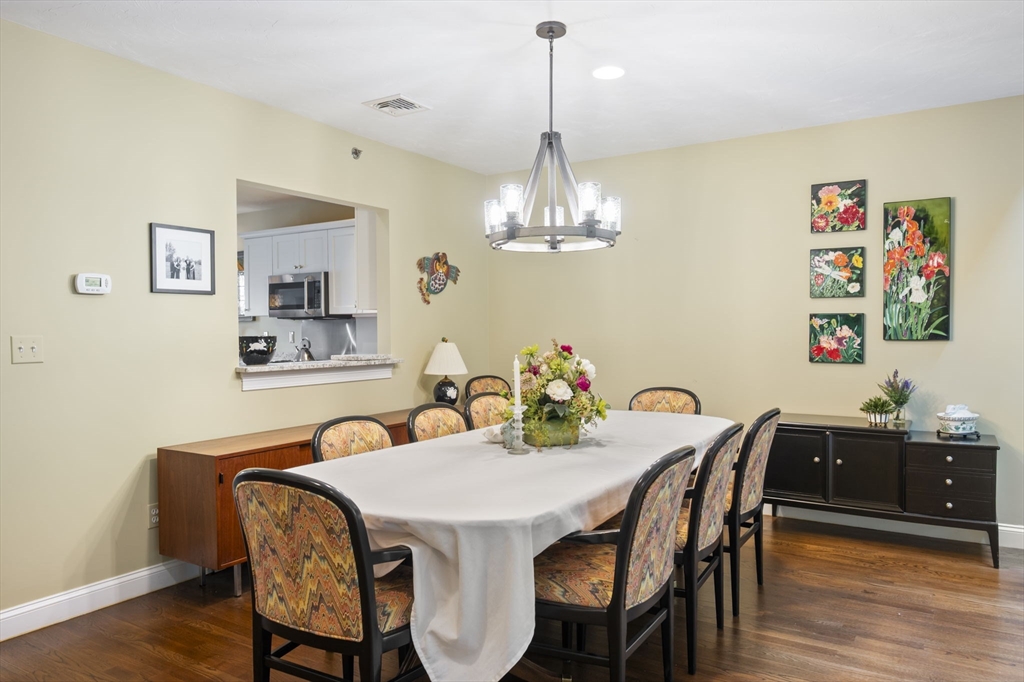 Hingham, Massachusetts 02043, United States, 2 Bedrooms Bedrooms, ,3 BathroomsBathrooms,Residential,Active,229333