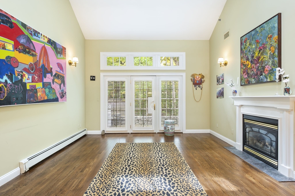 Hingham, Massachusetts 02043, United States, 2 Bedrooms Bedrooms, ,3 BathroomsBathrooms,Residential,Active,229333