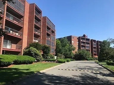 3 Summit Drive 24