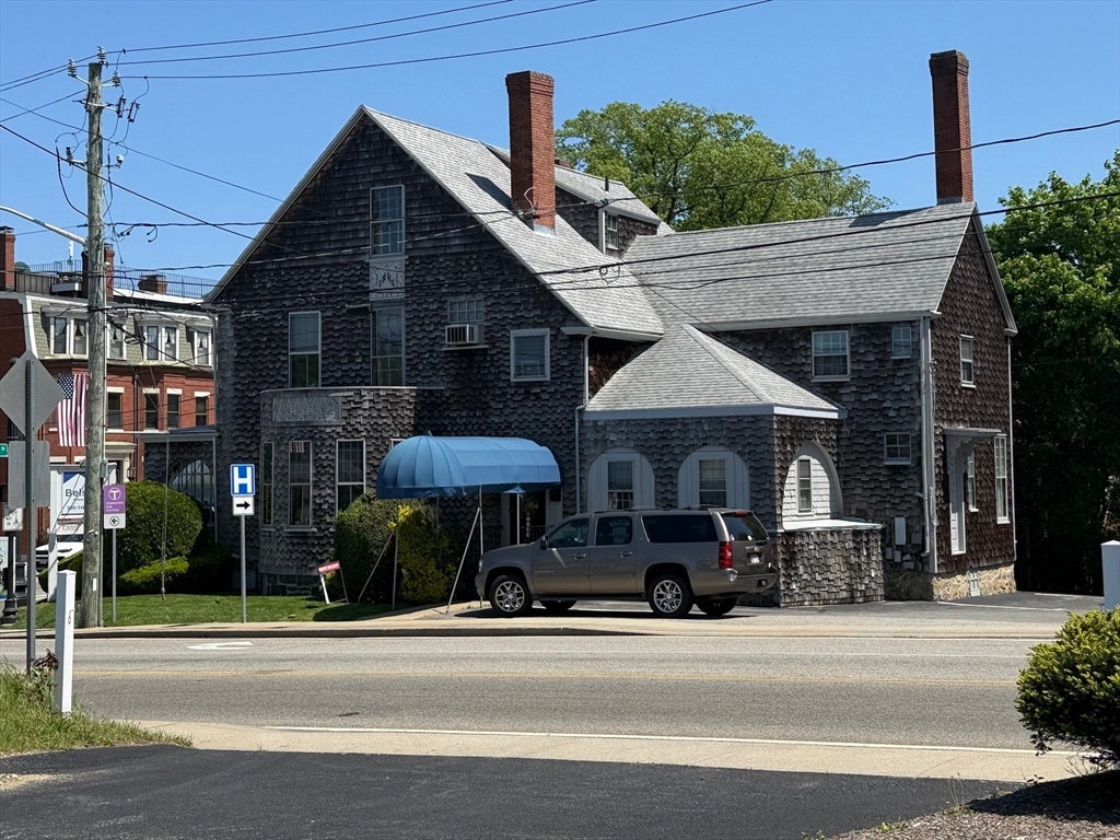 100 Court St